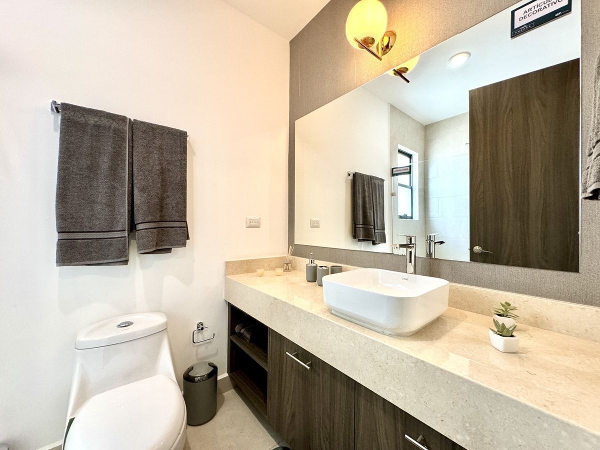 16 of 22: Baño privado