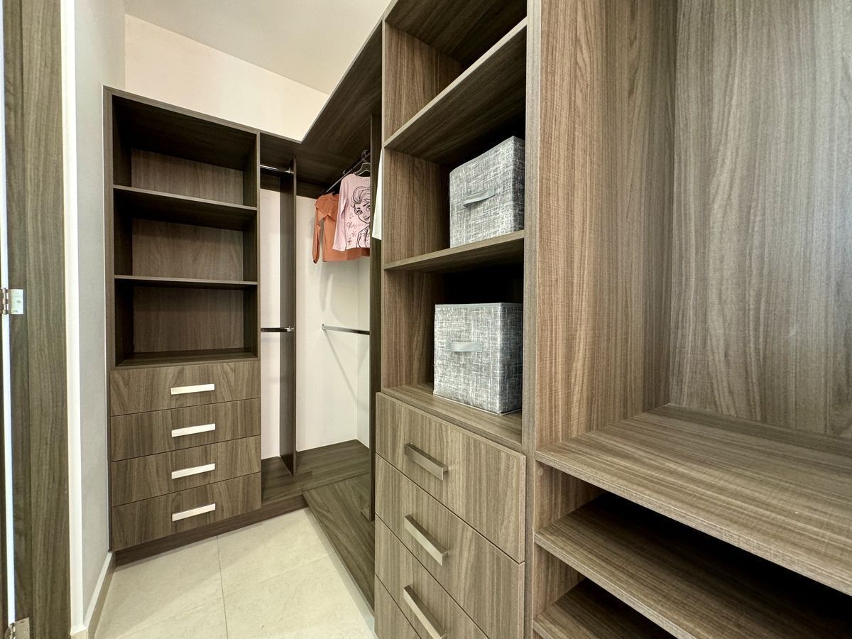 18 of 22: Vestidor recámara secundaria