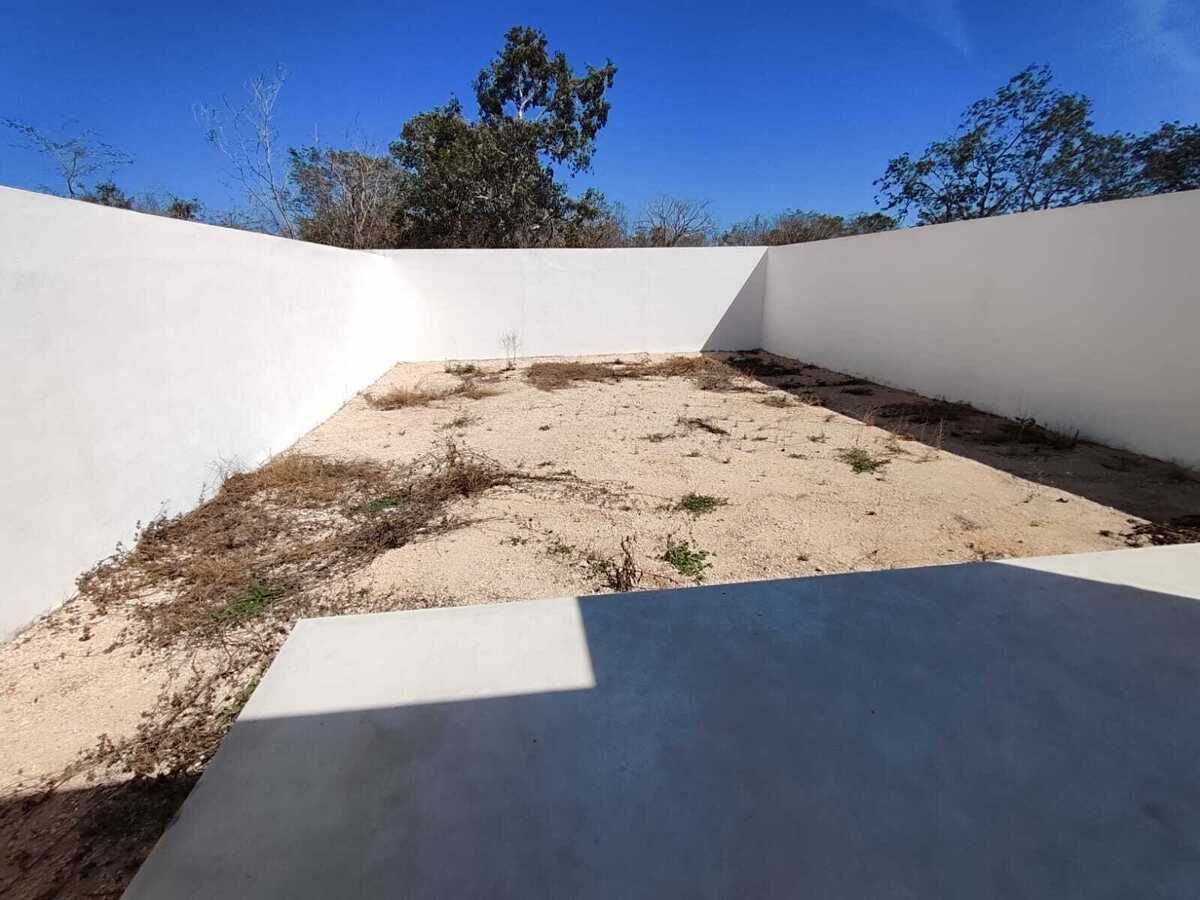 11 de 12: Terraza y patio