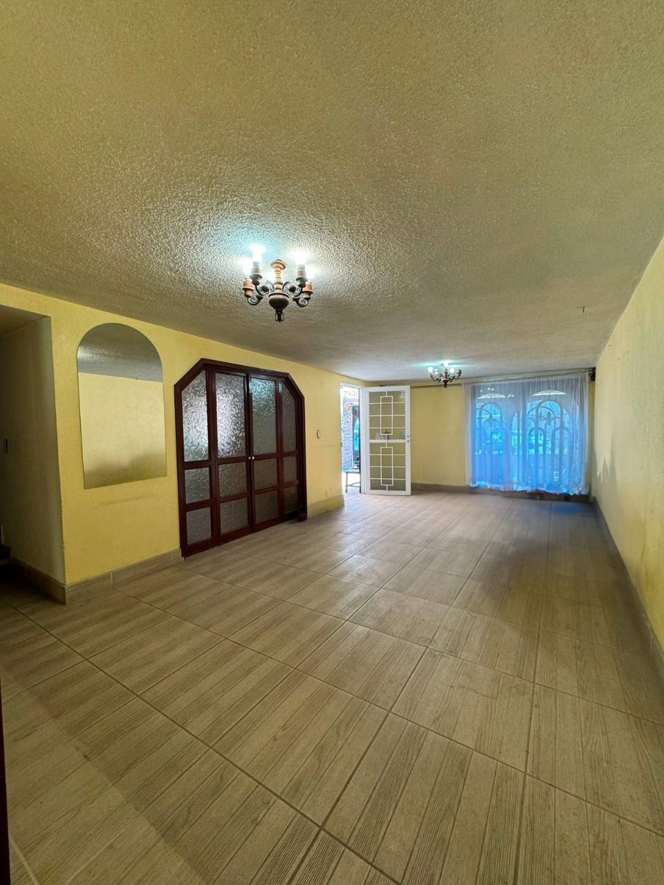 2 de 10: área de comedor y sala