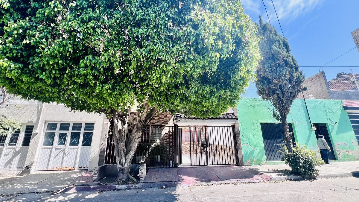2 of 19: Fachada