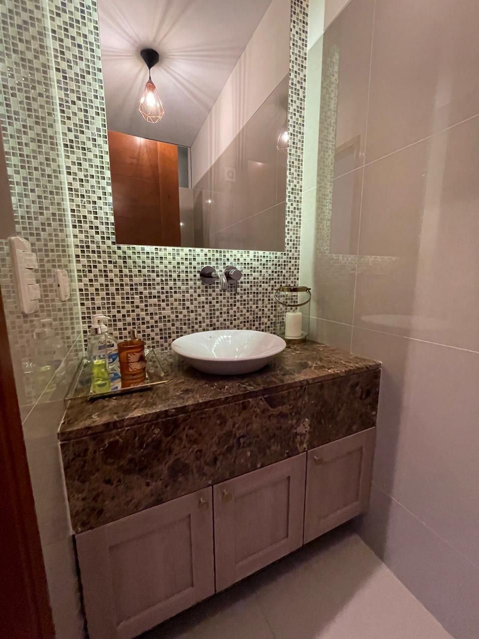 15 de 15: Baño de Visita