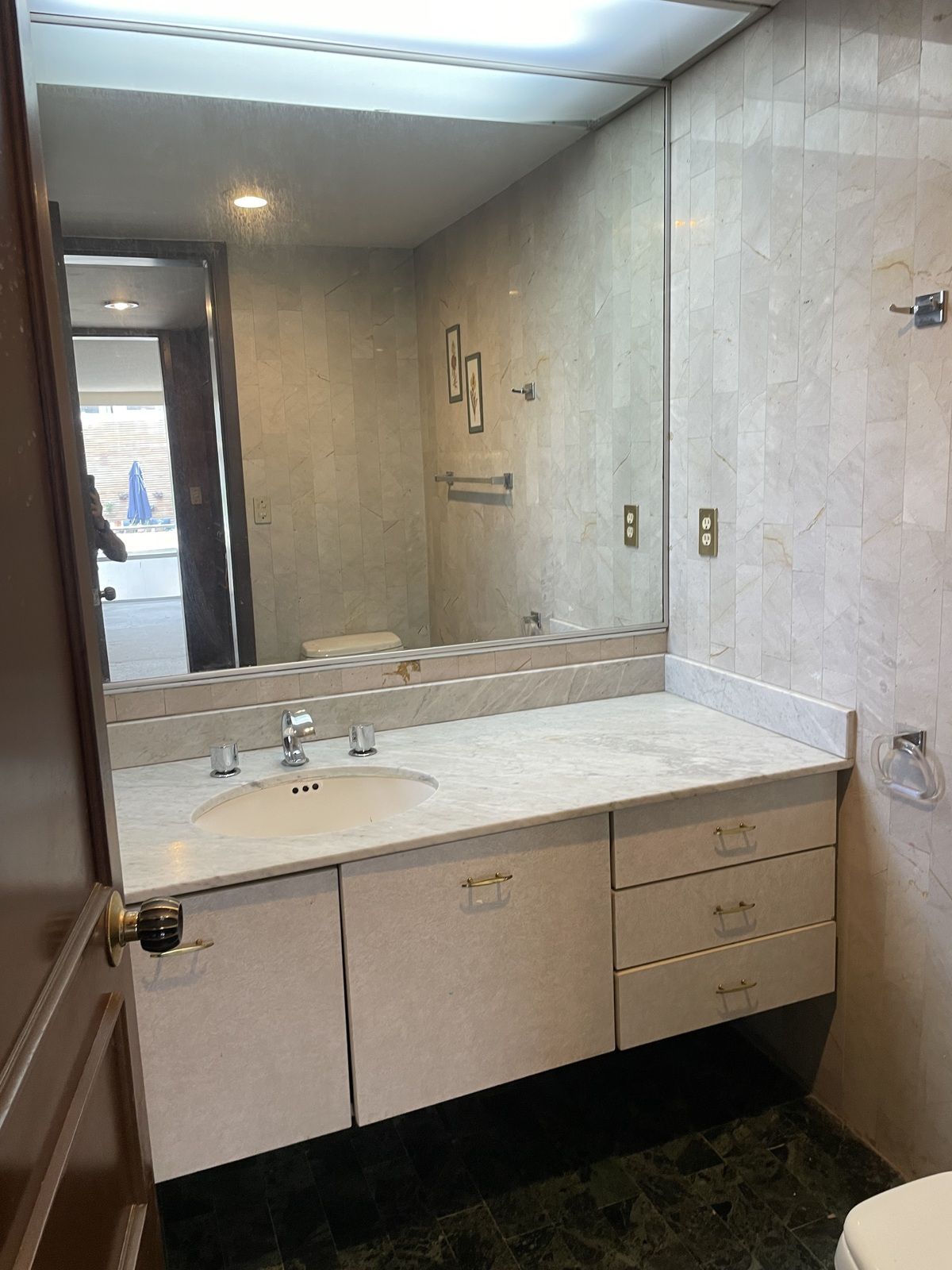 14 de 16: Baño que está afuera recámara.
