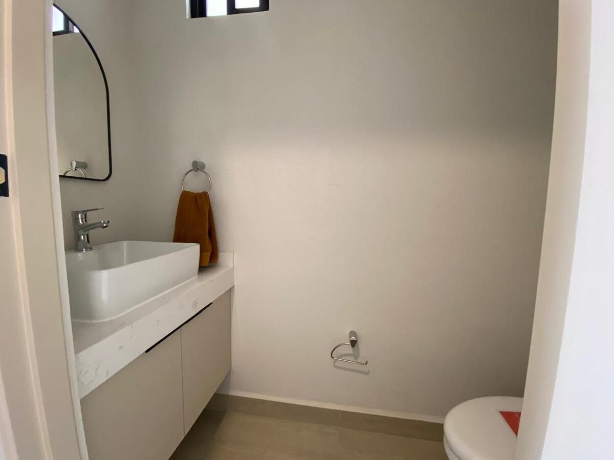 6 de 13: Medio baño