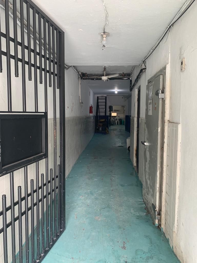 3 de 20: Pasillo de acceso a bodega