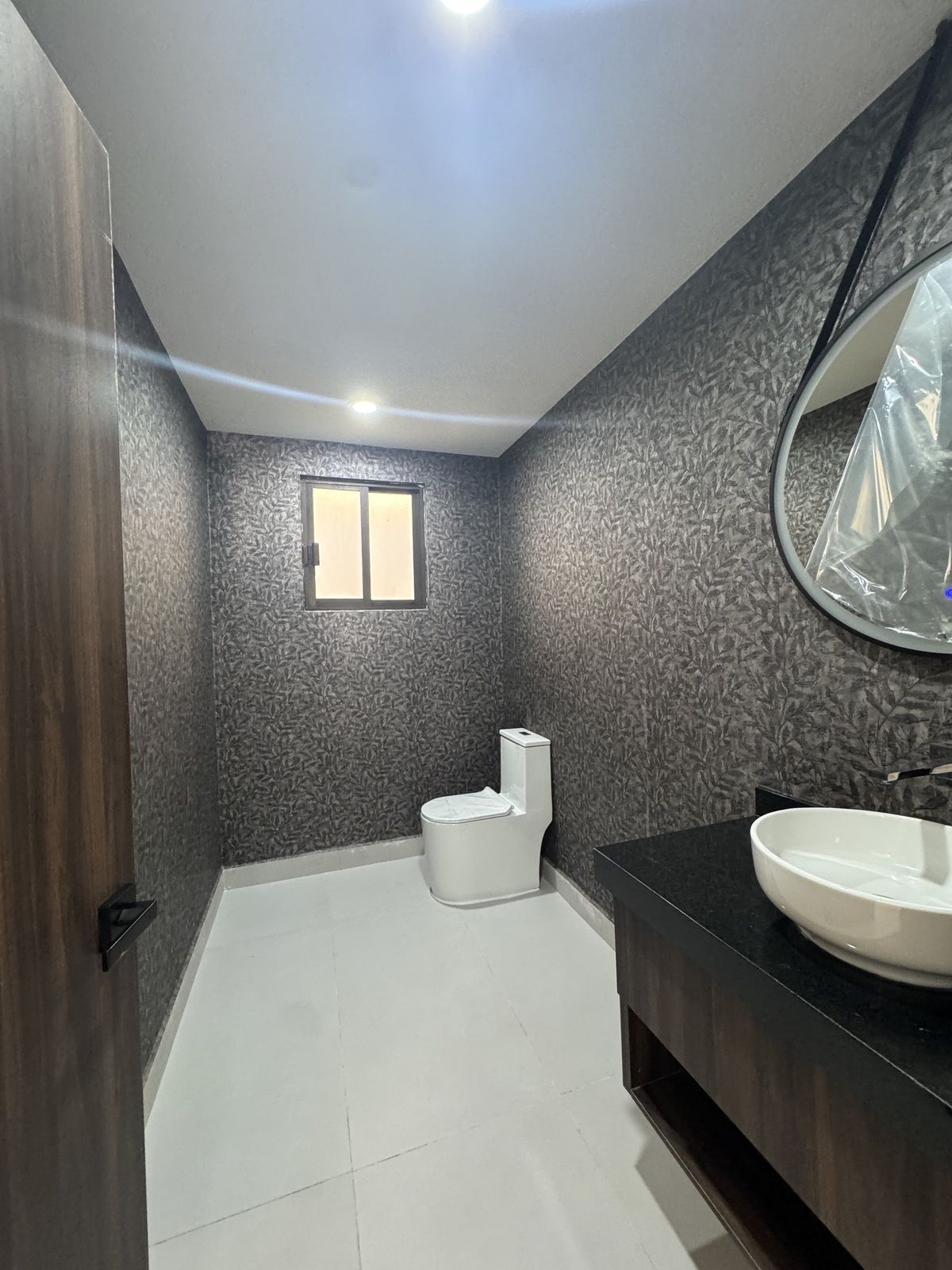 8 of 17: Baño de visitas
