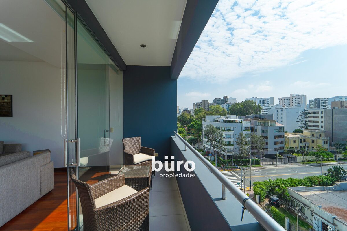 11 de 29: Balcón con vista a calle