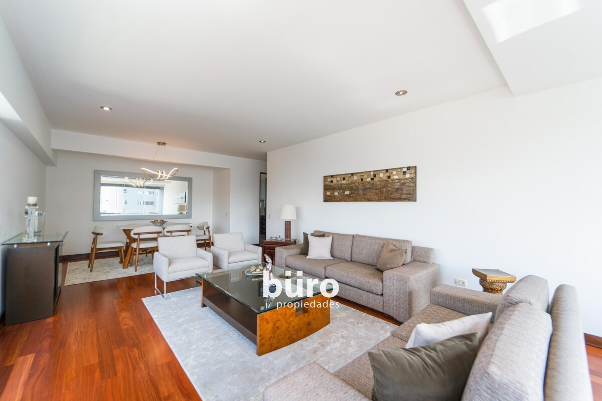 4 de 29: Amplia sala comedor con pisos de madera