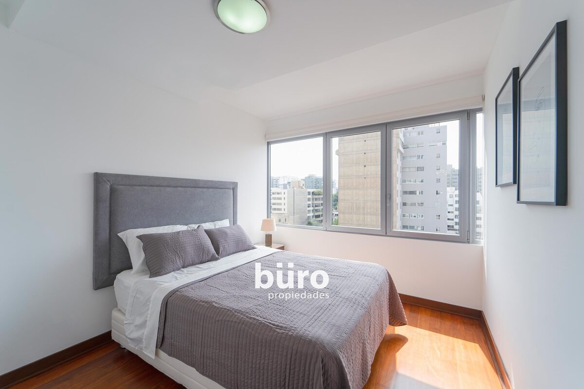 15 de 29: Dormitorio secundario 1, vista a calle y ventanas antiruido