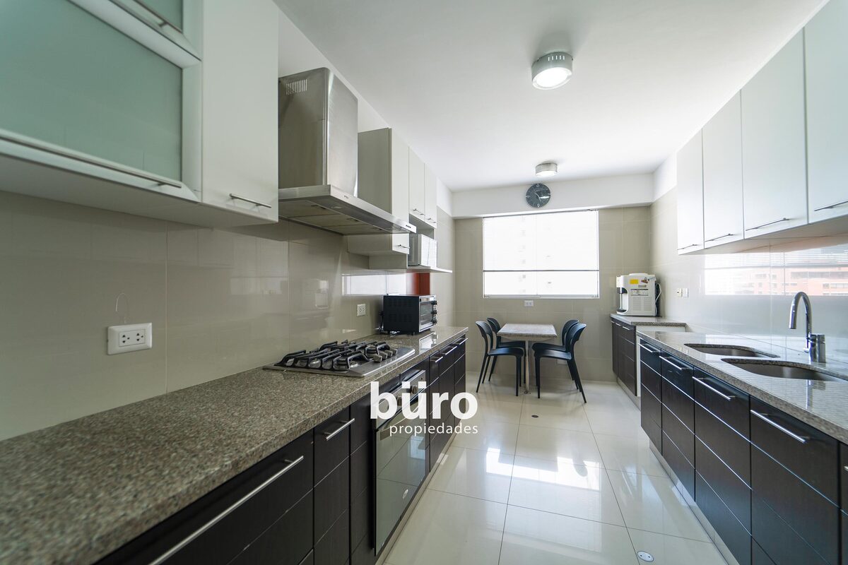 3 de 29: Cocina amplia con comedor de diario