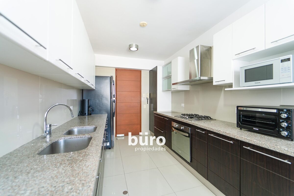 12 de 29: Cocina amplia, iluminada y ventilada