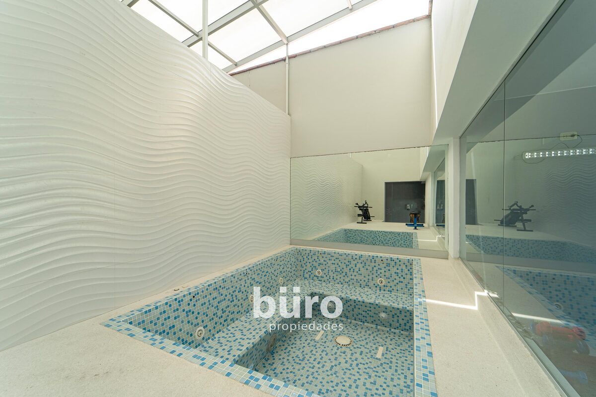23 de 29: Jacuzzi en area común