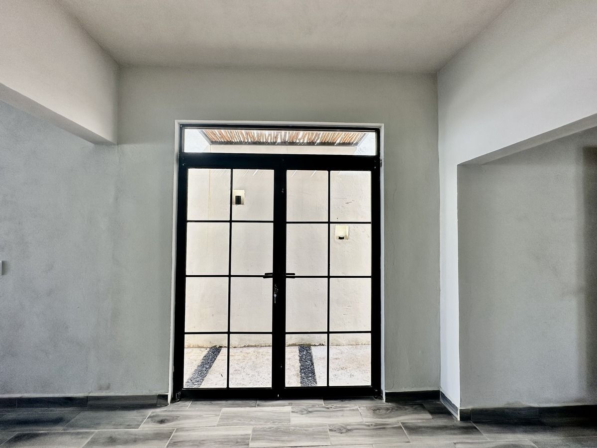 8 de 28: Puerta principal