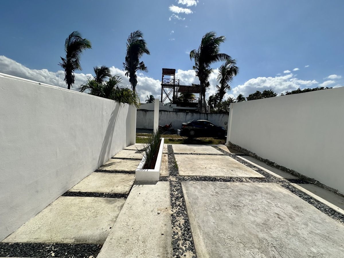 12 de 28: Estacionamiento amplio