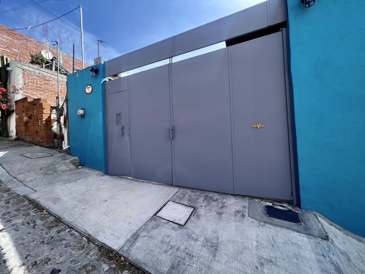 10 of 10: Vista de la fachada