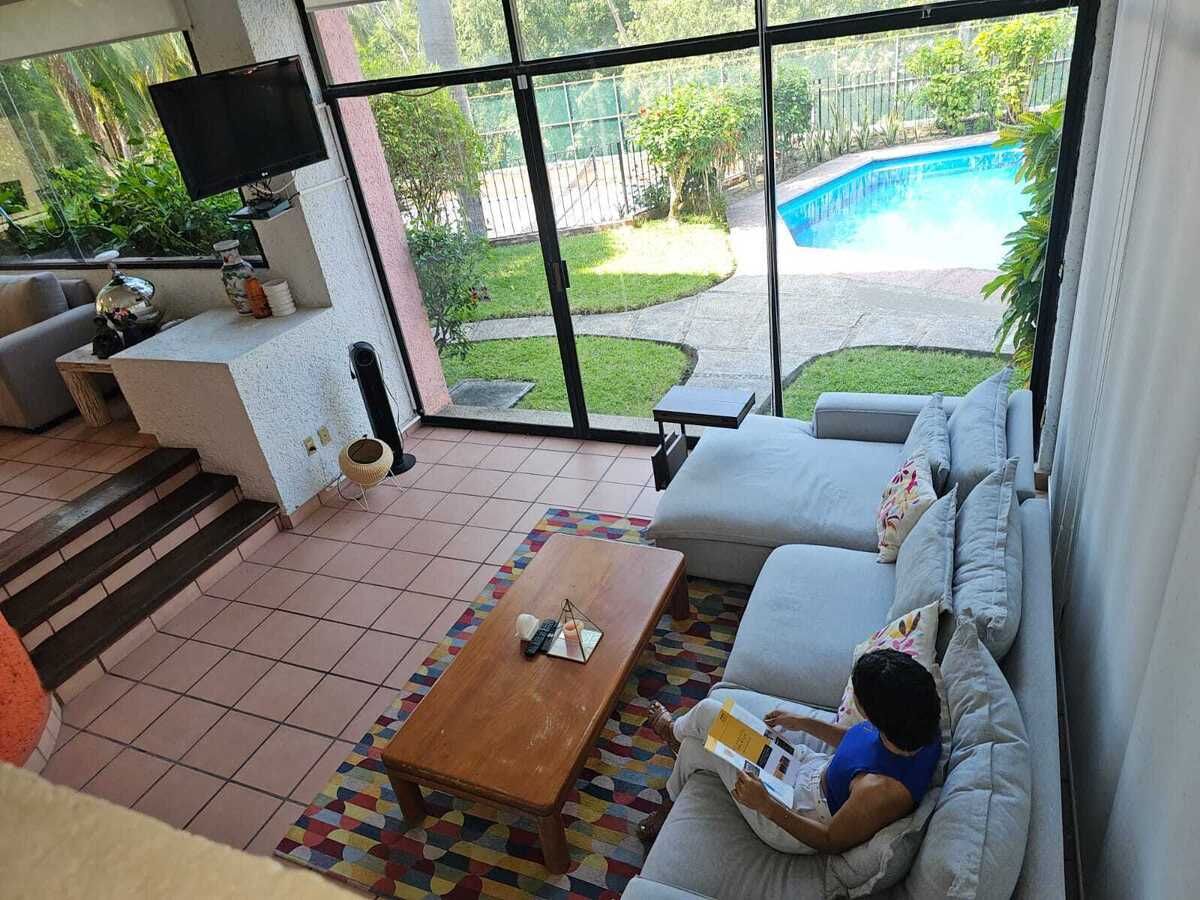 Residencia Palomas con vista al club de Golf y bahia El Palmar Ixtapa