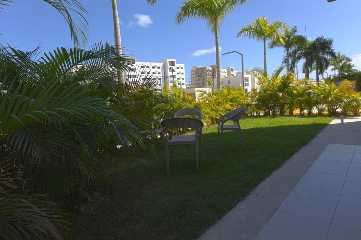 2 of 8: Patio Privado