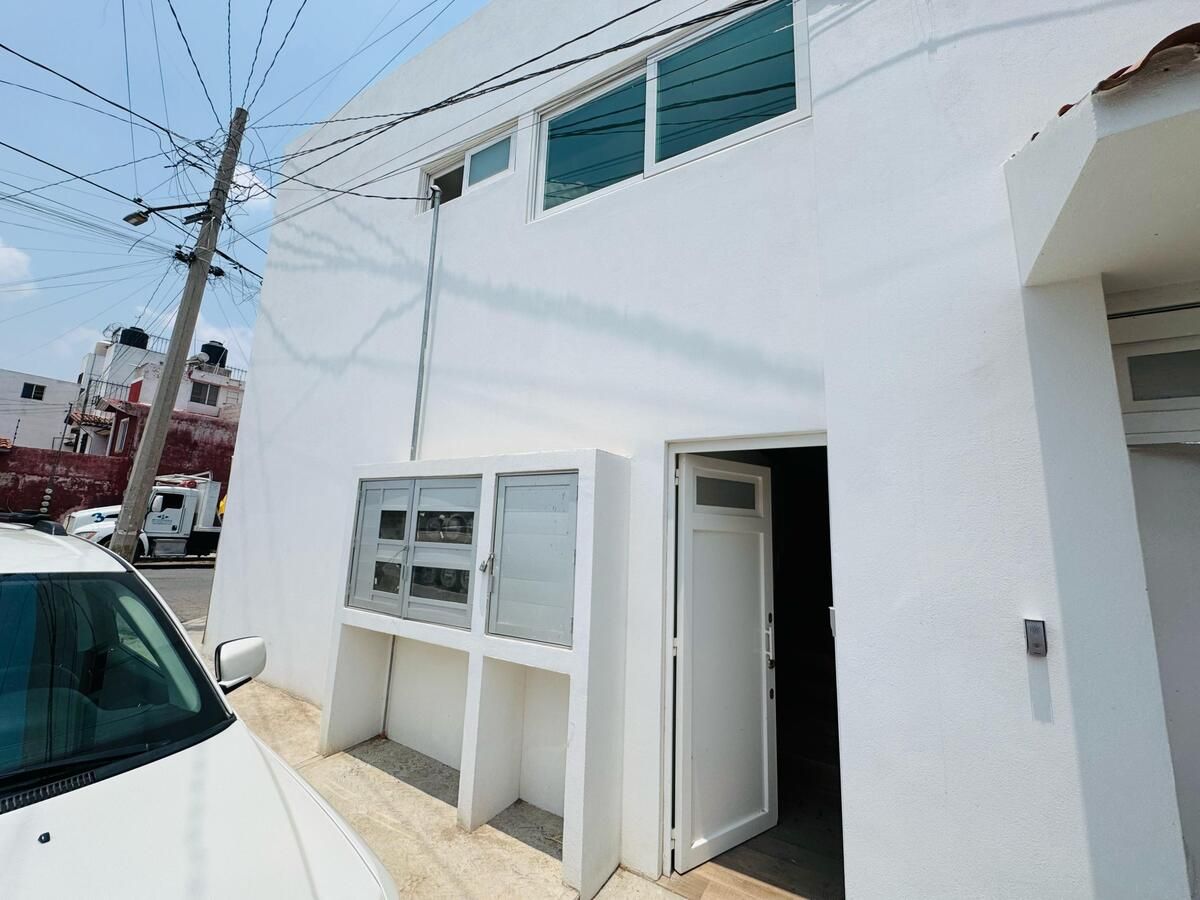 2 de 25: ACCESO A DEPARTAMENTO