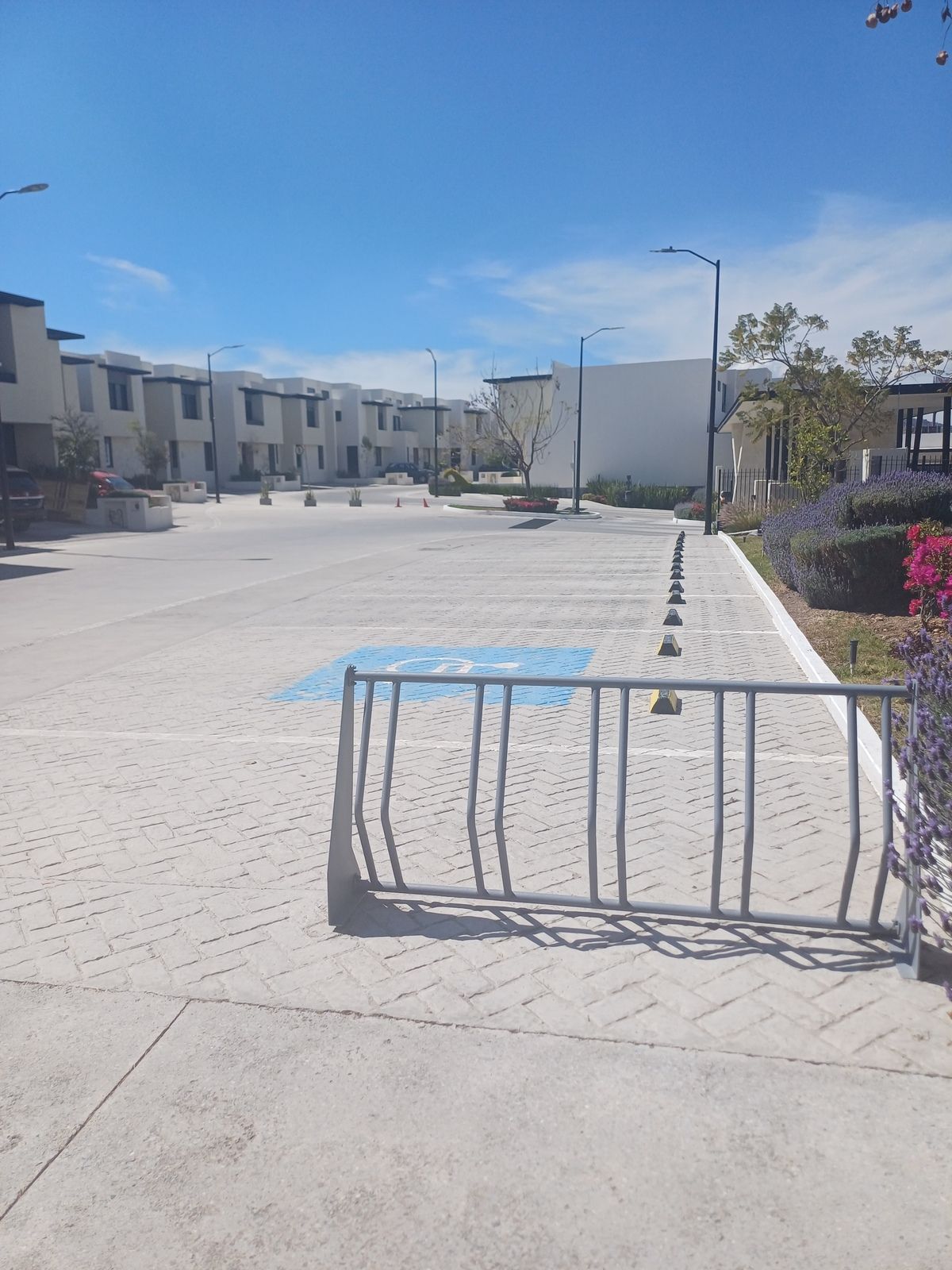 45 de 45: Estacionamiento visitas