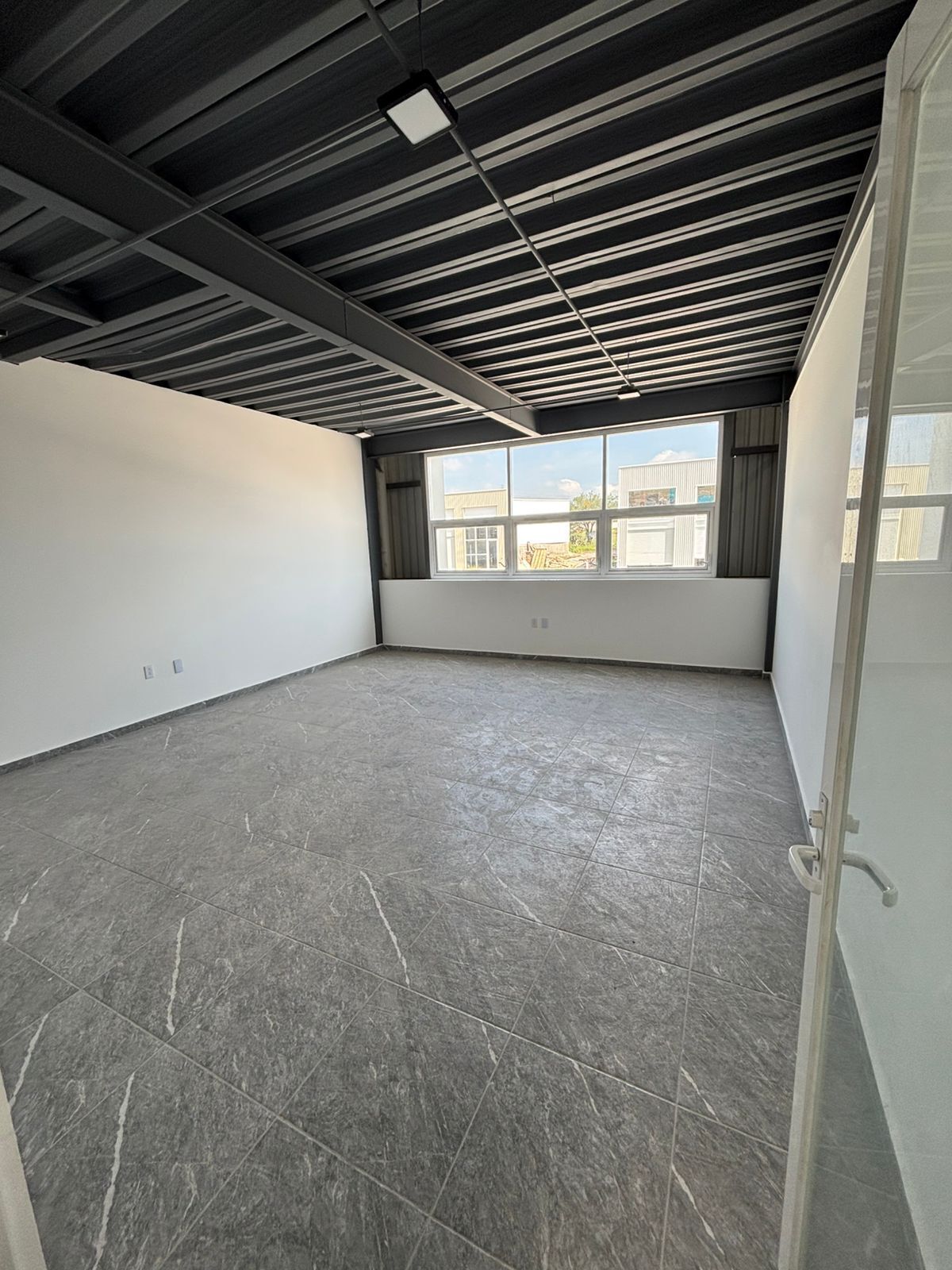 Renta y Venta de bodega industrial en Bluhen Business Park - foto 2