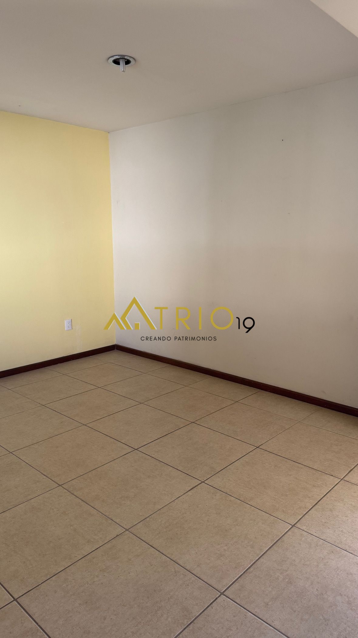 2 of 19: Área de sala