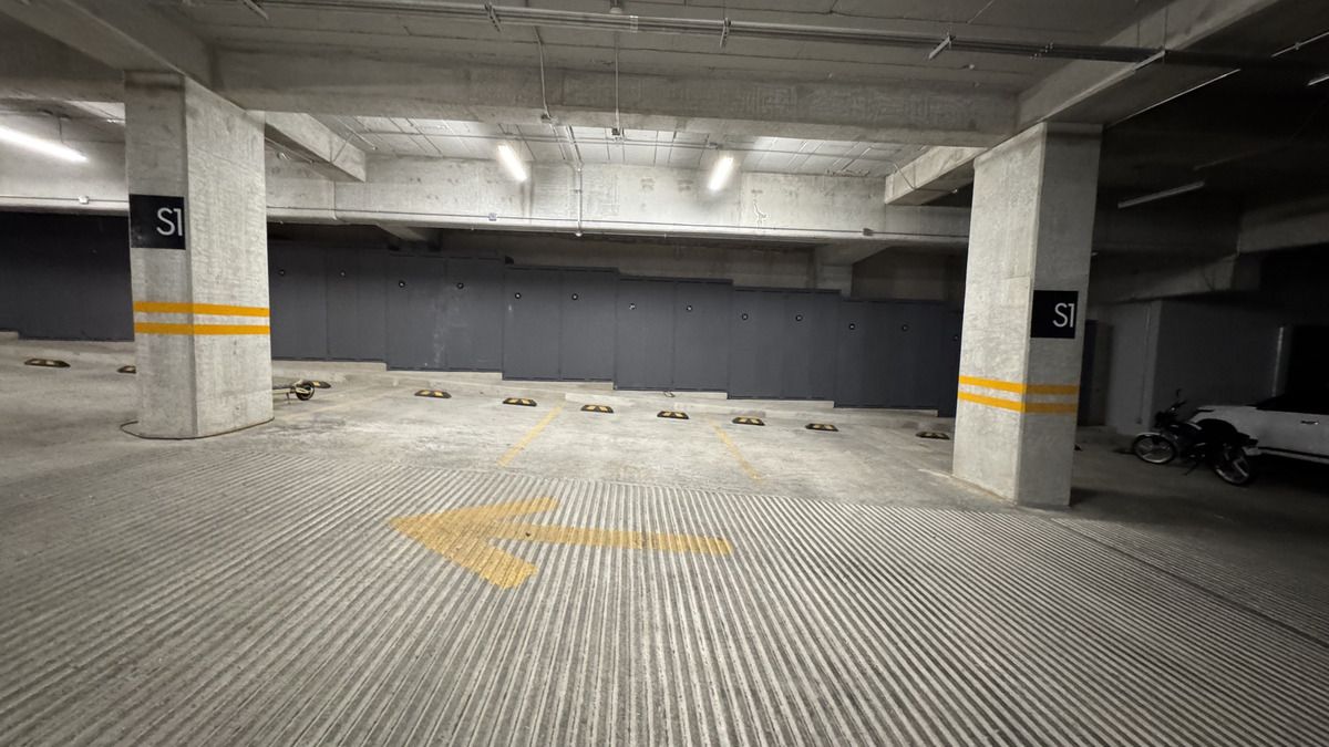 25 of 25: ESTACIONAMIENTO