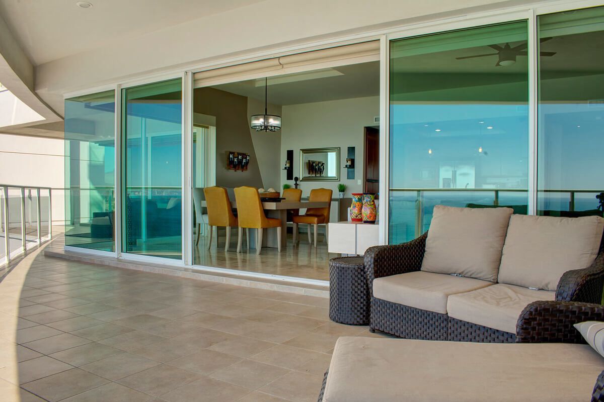 2 de 51: Oceanfront condo for sale in Palacio del Mar Tower St Tropez