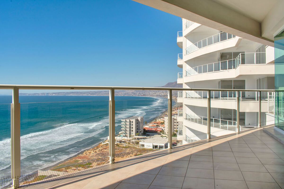 3 de 51: Oceanfront condo for sale in Palacio del Mar Tower St Tropez