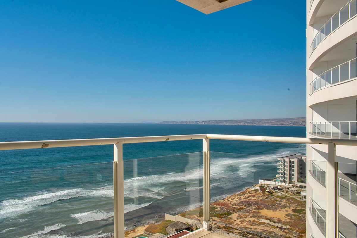 4 de 51: Oceanfront condo for sale in Palacio del Mar Tower St Tropez