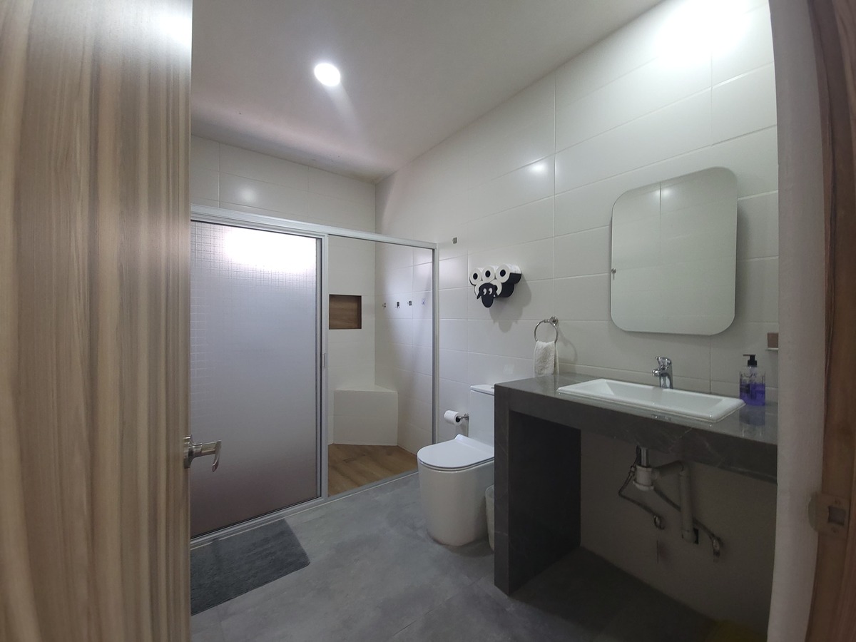 11 of 41: BAÑO RECAMARAS SECUNDARIAS