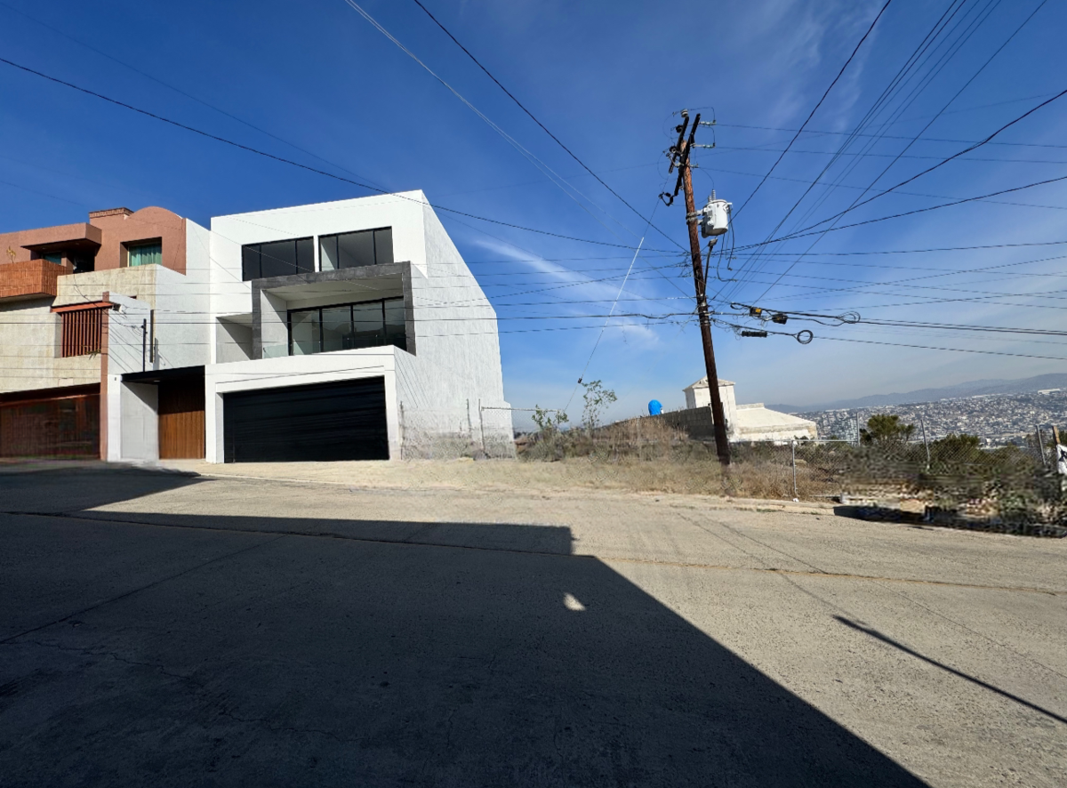 Terreno en Venta en Jardines de Chapultepec 9na