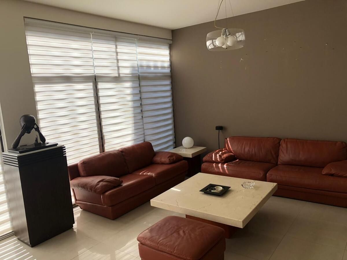 4 of 15: Sala