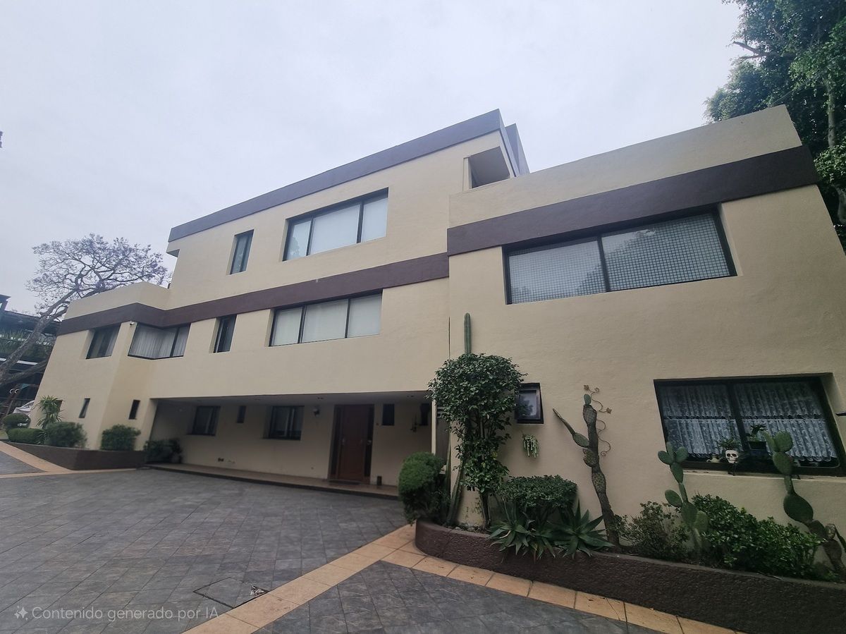1 of 15: Fachada