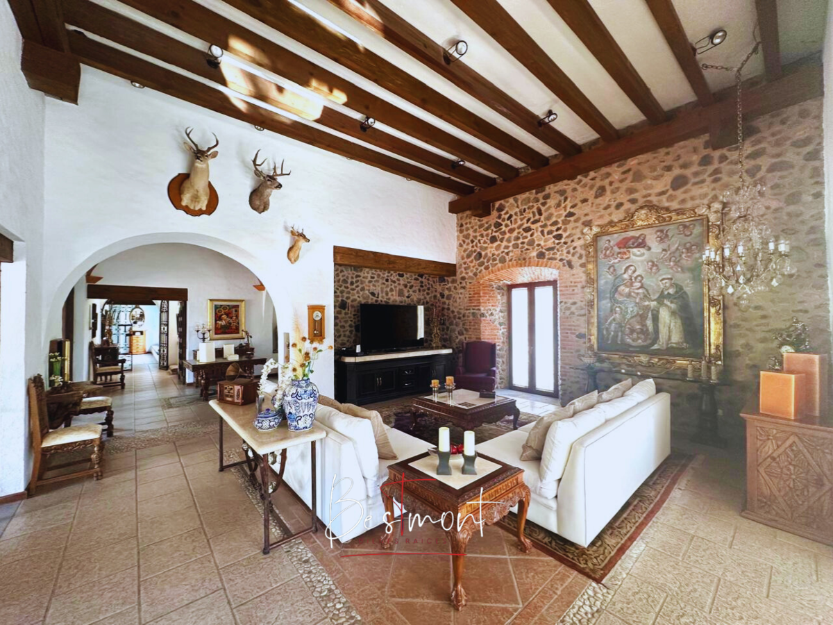 4 of 46: Sala de TV