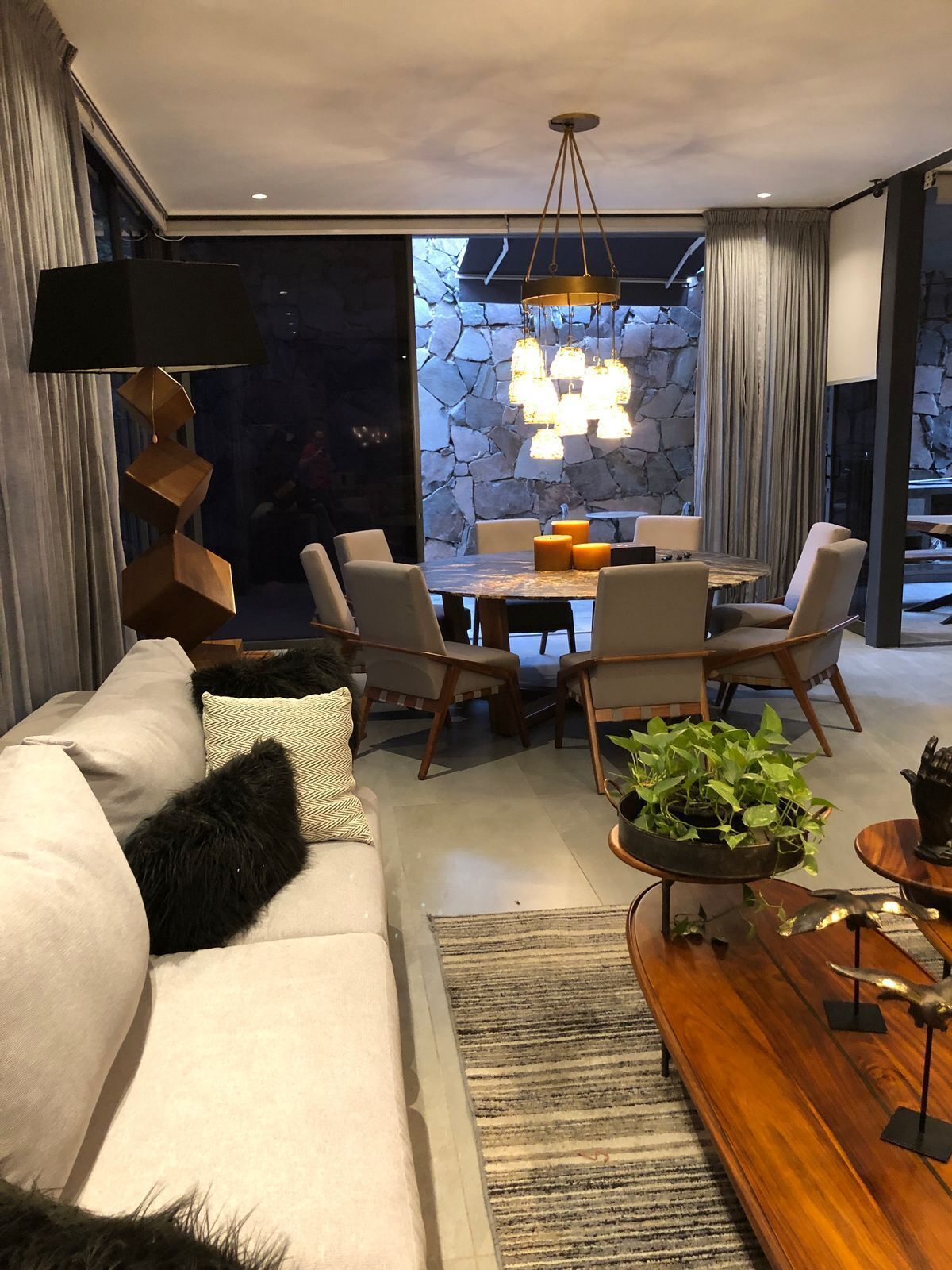 2 de 26: Comedro y Sala