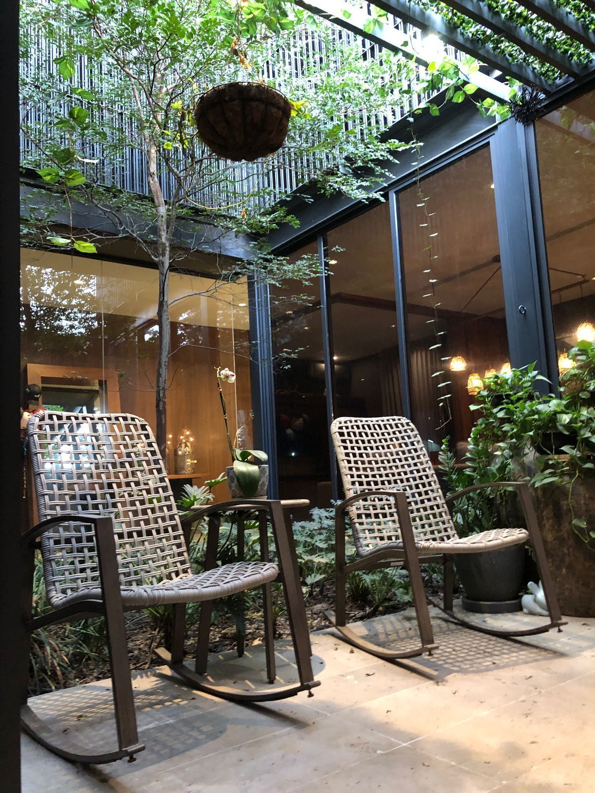 4 of 26: Jardín central