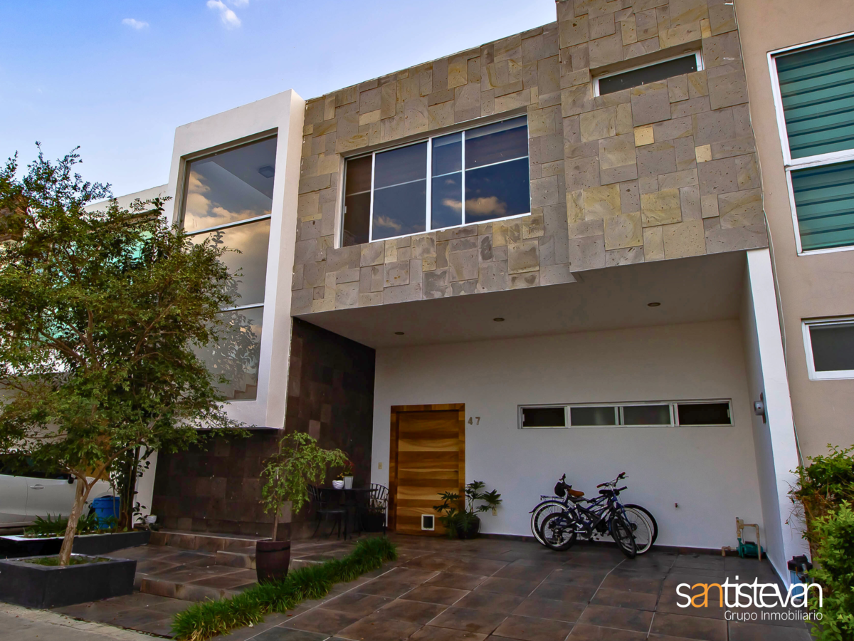 1 de 17: Casa en venta Solares frente al Tec de Monterrey.