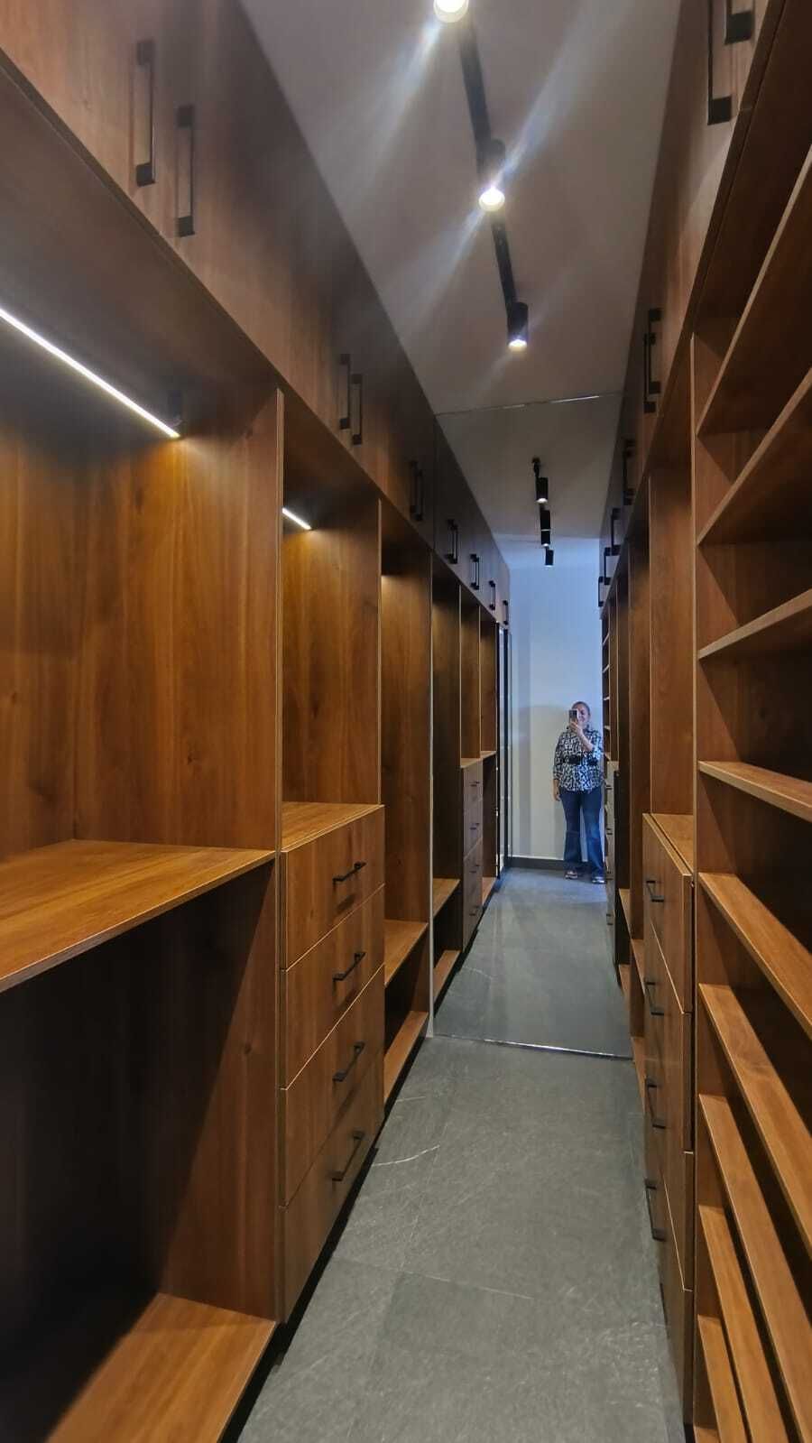 16 of 23: Vestidor recámara principal
