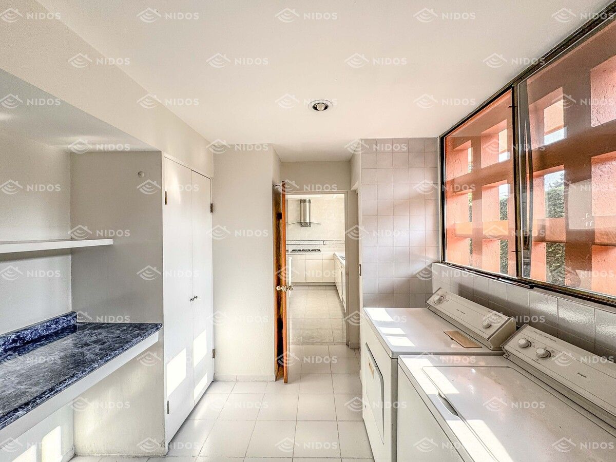 5 of 49: cuarto de servicio
