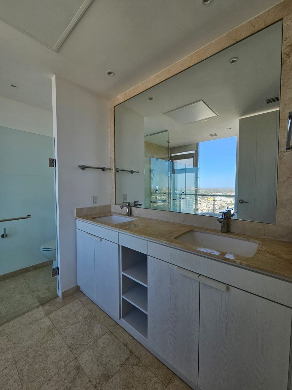 3 de 27: Baño recámara principal