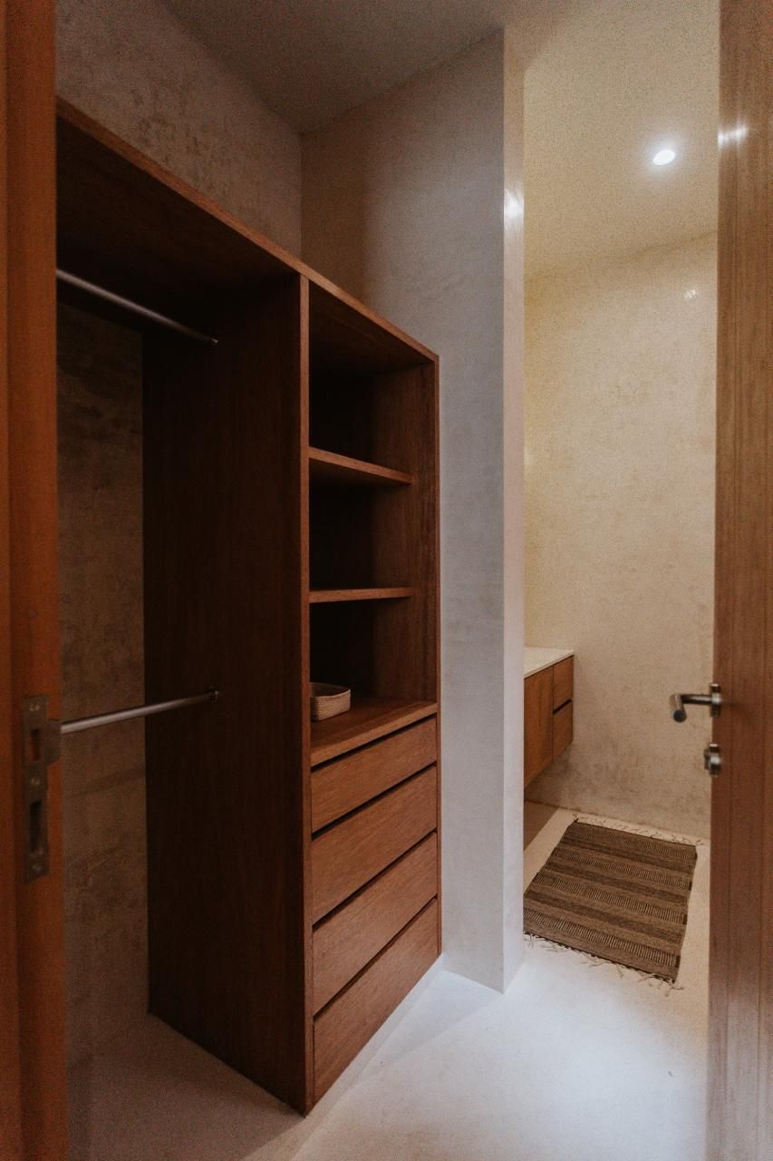 5 de 13: Closet vestidor y baño