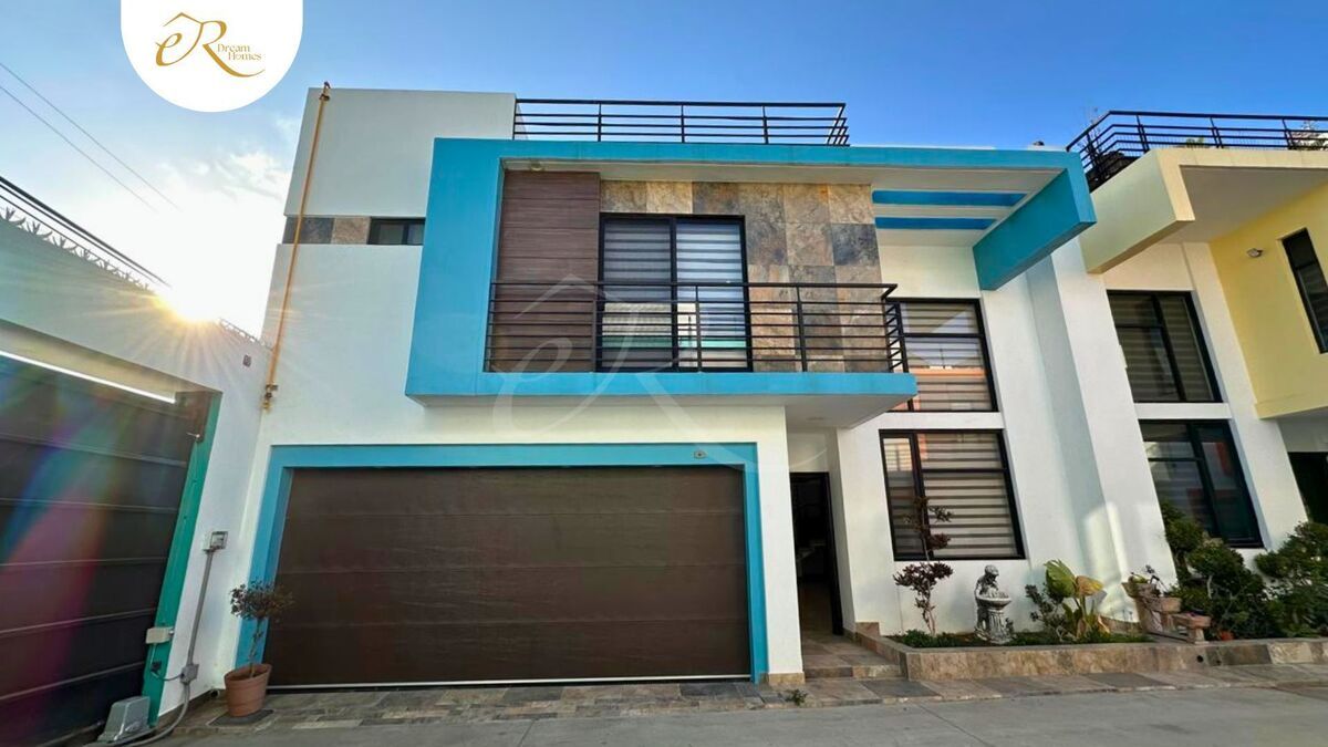 1 de 41: CASA-ROSARITO-PLAYA-FACHADA