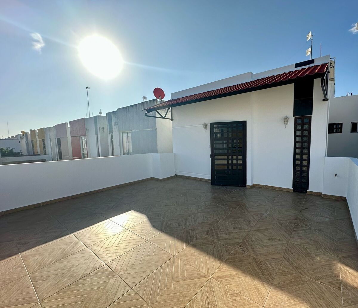 1 de 36: Amplia terraza de recámara principal