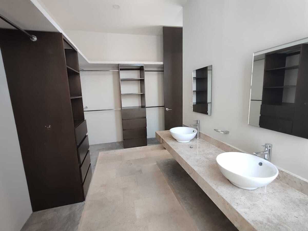 17 de 21: baño principal