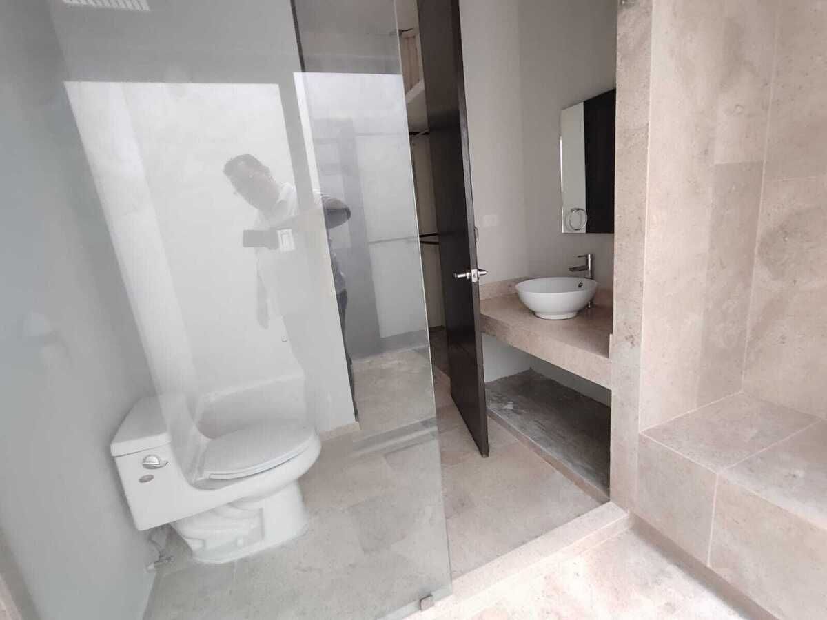 21 de 21: baño secundario