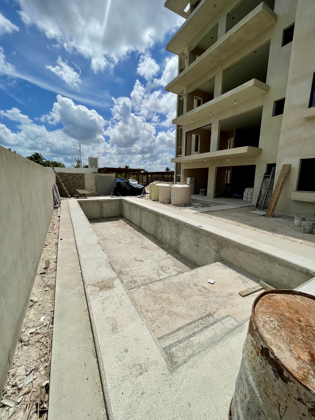 14 de 37: PISCINA REAL