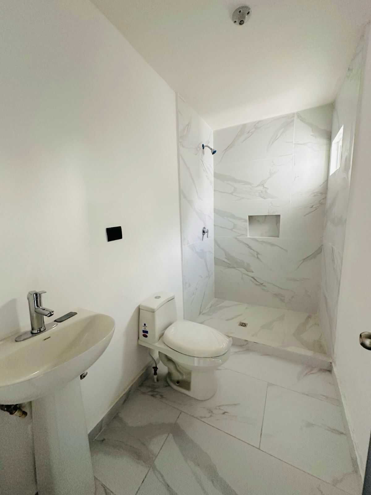 6 of 14: Baño