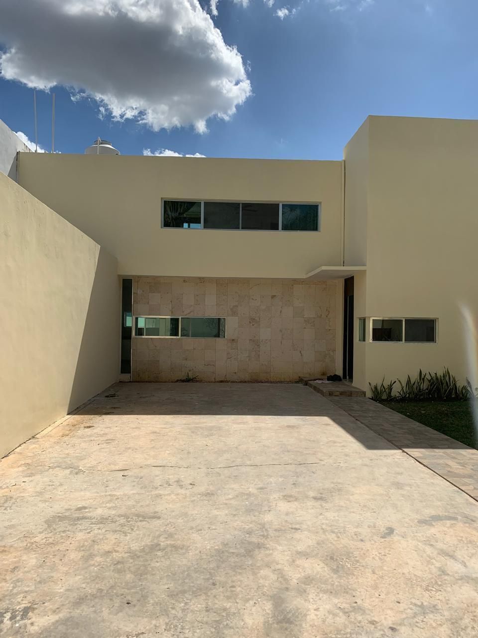 2 de 19: Fachada Principal