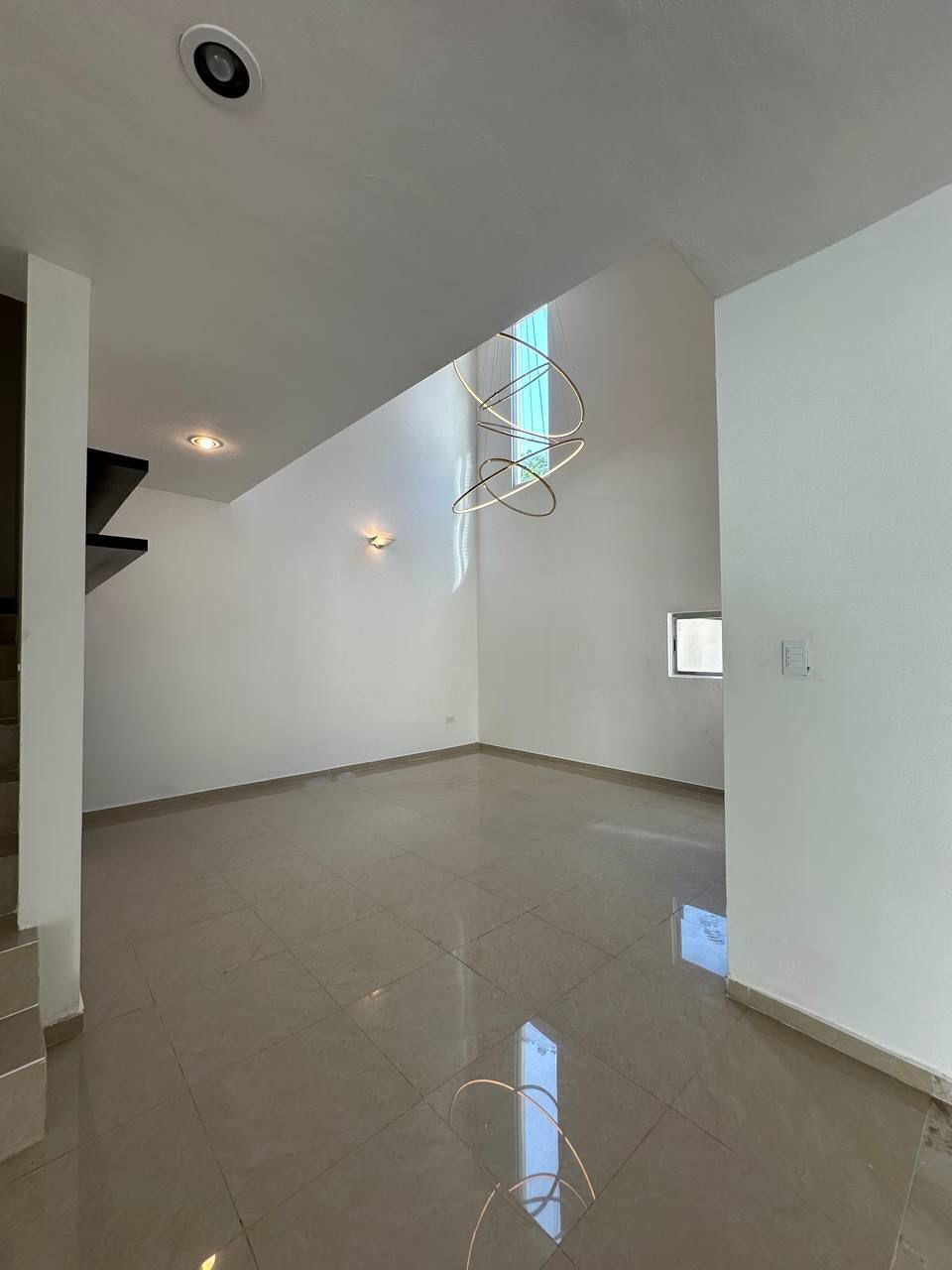 3 de 19: Sala a doble altura
