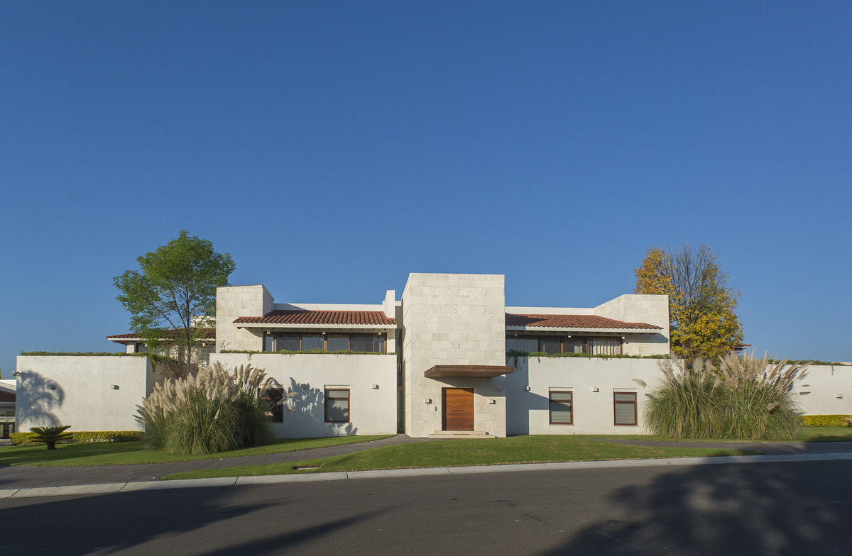 1 de 27: Fachada